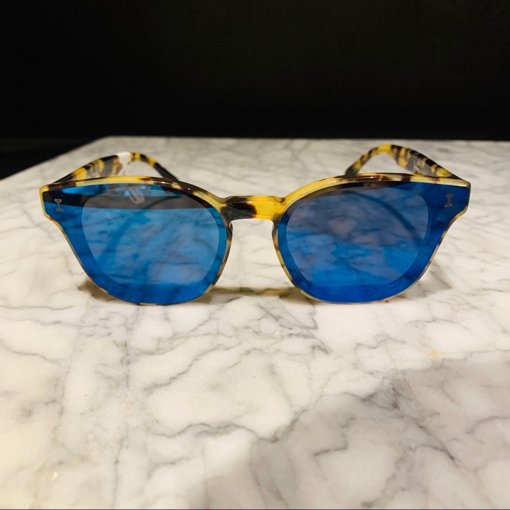 “Martinique” sunglasses by Illesteva